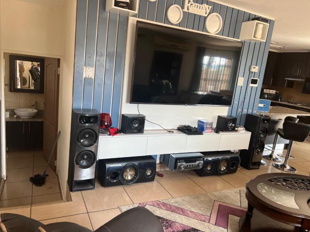 House for sale in Hartbeespoort Dam Nature Reserve, North West