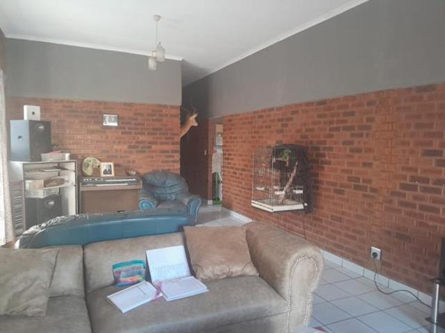 House for sale in Hartbeespoort Dam Nature Reserve, North West