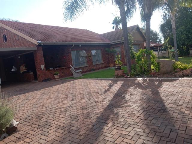 House for sale in Hartbeespoort Dam Nature Reserve, North West