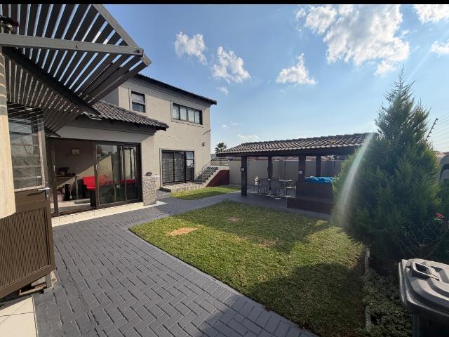 House for sale in Hartbeespoort Dam Nature Reserve, North West