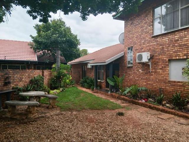 House for sale in Hartbeespoort Dam Nature Reserve, North West