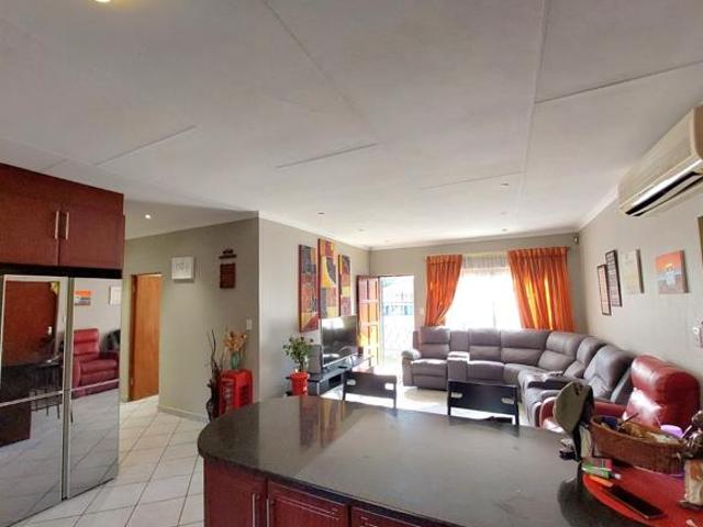 House for sale in Hartbeespoort Dam Nature Reserve, North West