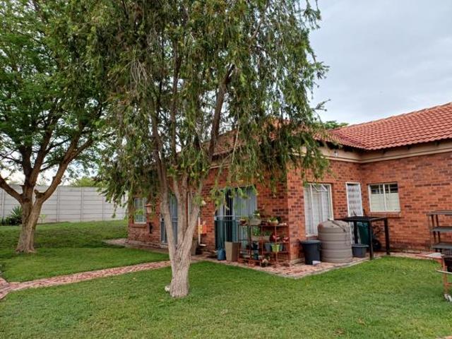 House for sale in Hartbeespoort Dam Nature Reserve, North West