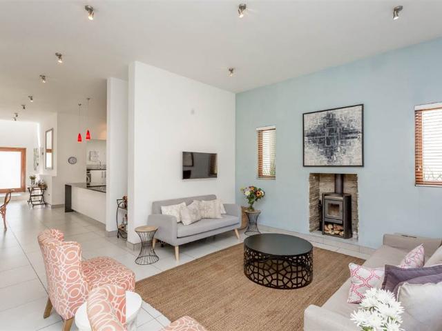 House for sale in Johannesburg, North & Sandton