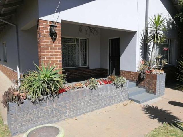 House for rent in Waterkloof, Gauteng