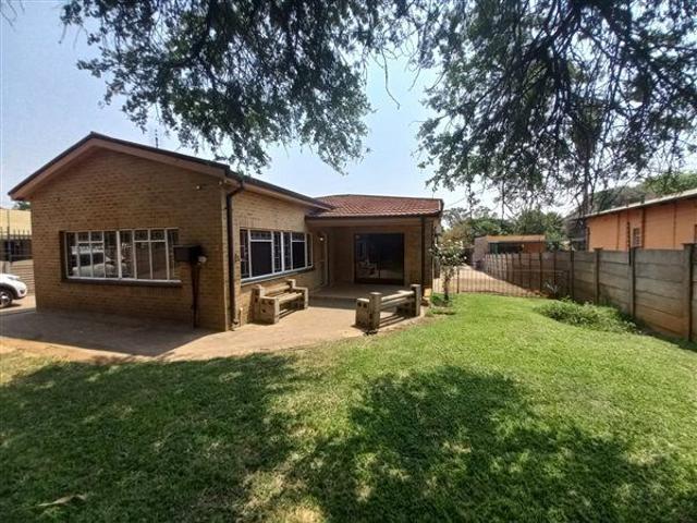 House for rent in Waterkloof, Gauteng