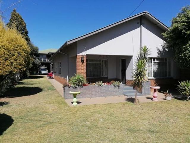 House for rent in Waterkloof, Gauteng