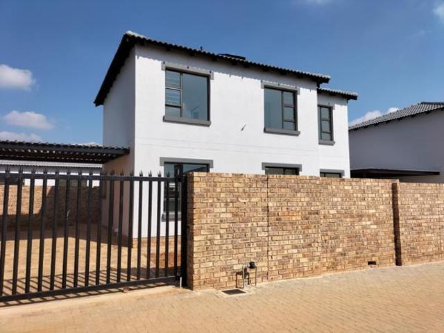 House for rent in Waterkloof, Gauteng