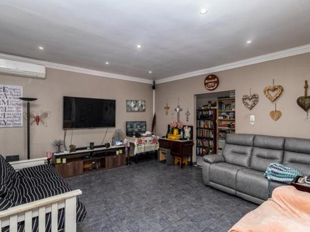 House for sale in Cape Town, Western Cape