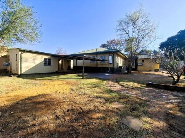 House for rent in Waterkloof, Gauteng
