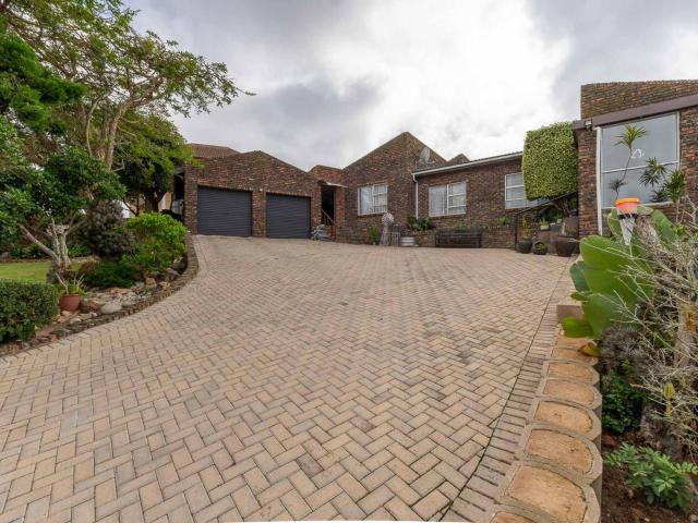 House for sale in Groot Brak Rivier, Western Cape