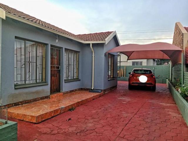 House for rent in Waterkloof, Gauteng