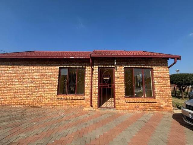 House for rent in Waterkloof, Gauteng