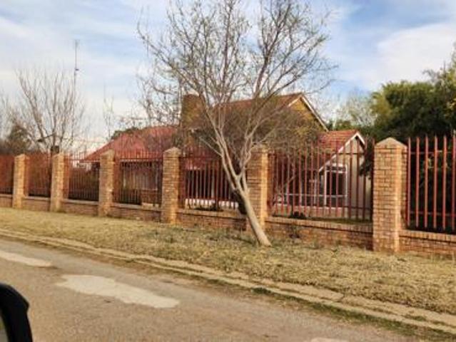 House for sale in Delareyville, Ngaka Modiri Molema District Municipality