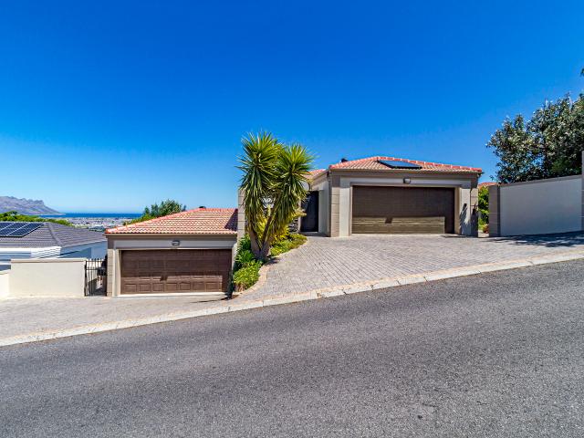 House for sale in Somerset West, Western Cape