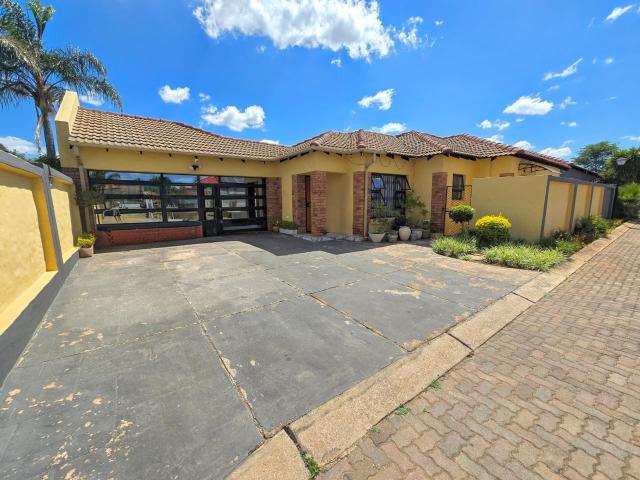 House for sale in Waterkloof, Gauteng