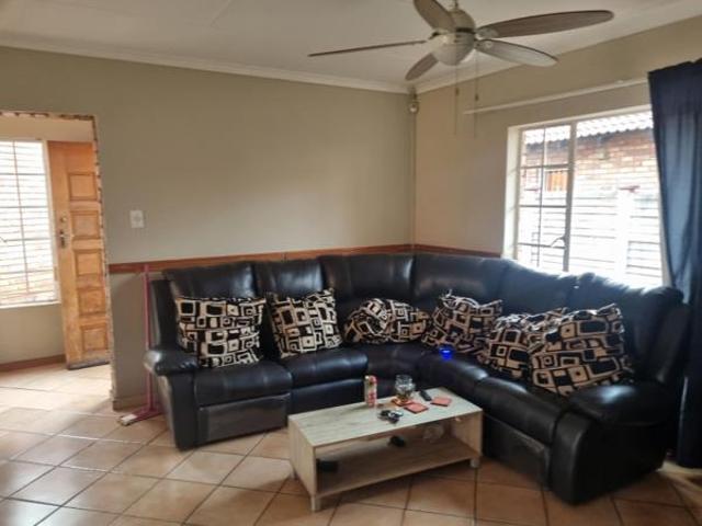 House for rent in Waterkloof, Gauteng