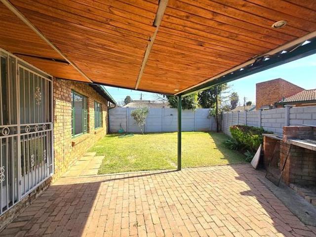 House for rent in Waterkloof, Gauteng