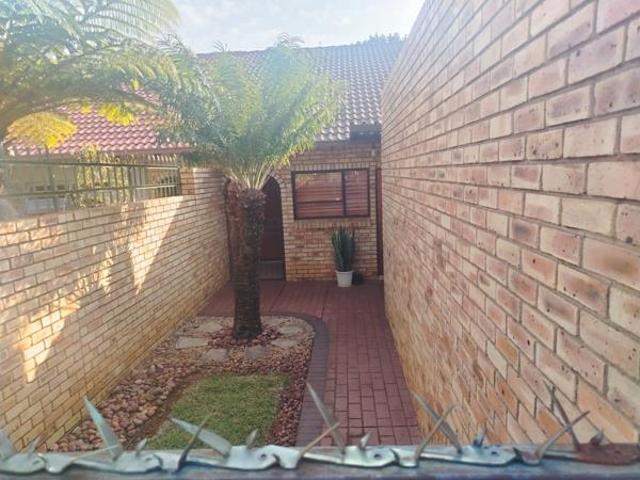 House for rent in Waterkloof, Gauteng