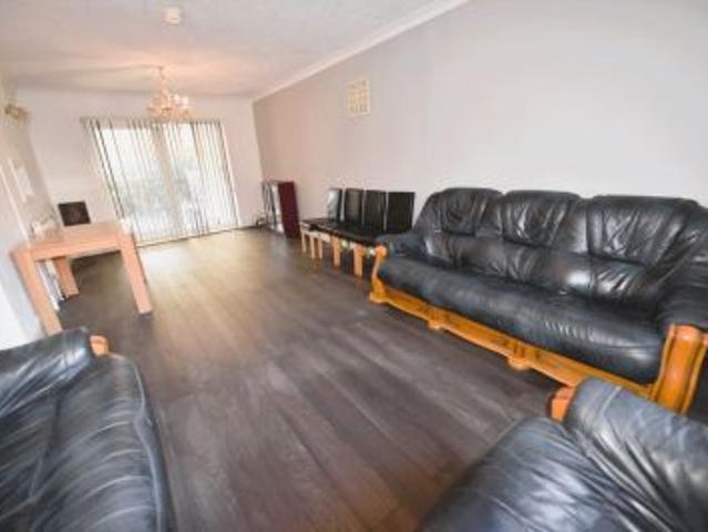 Room for rent in Kirkstall, West Yorkshire