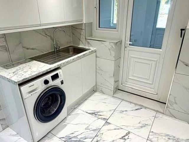 House for rent in Burnt Oak, Greater London