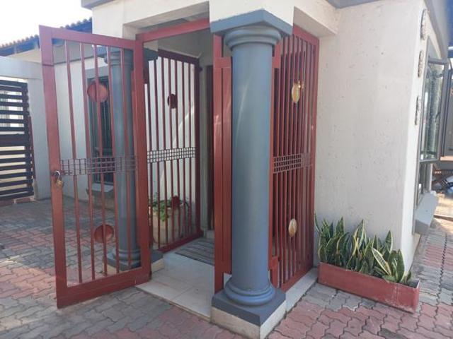 House for sale in Hartbeespoort Dam Nature Reserve, North West