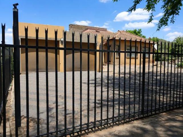 House for sale in Hartbeespoort Dam Nature Reserve, North West