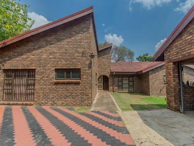 House for sale in Hartbeespoort Dam Nature Reserve, North West