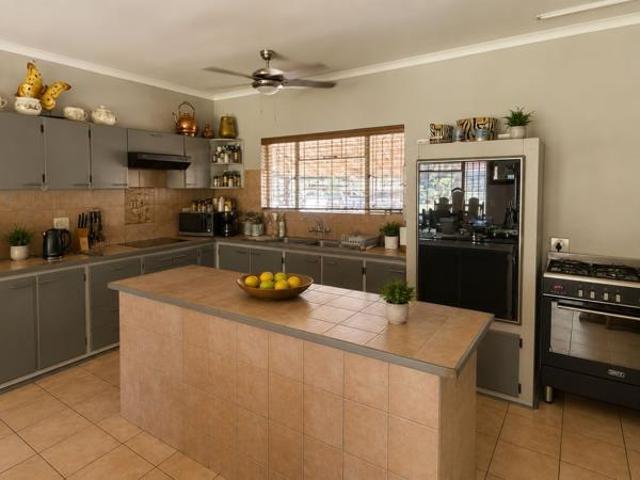 House for sale in Hartbeespoort Dam Nature Reserve, North West