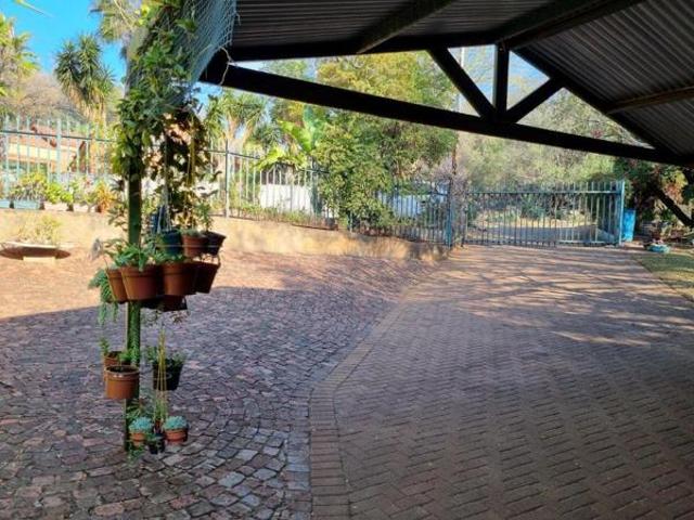 House for sale in Hartbeespoort Dam Nature Reserve, North West