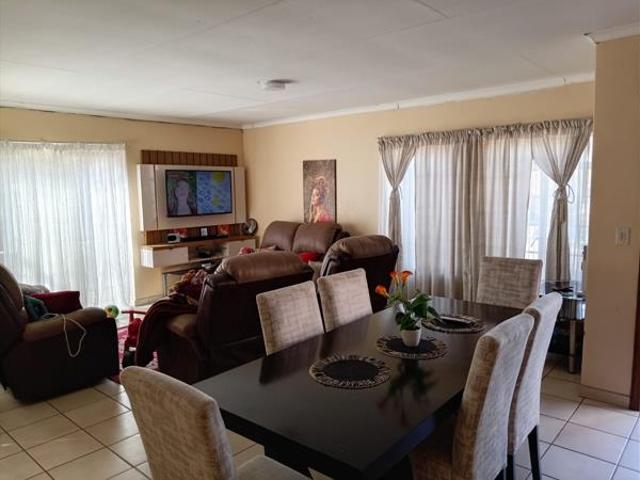 House for sale in Hartbeespoort Dam Nature Reserve, North West