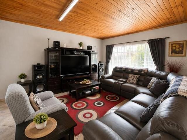 House for sale in Hartbeespoort Dam Nature Reserve, North West