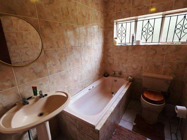 House for sale in Hartbeespoort Dam Nature Reserve, North West