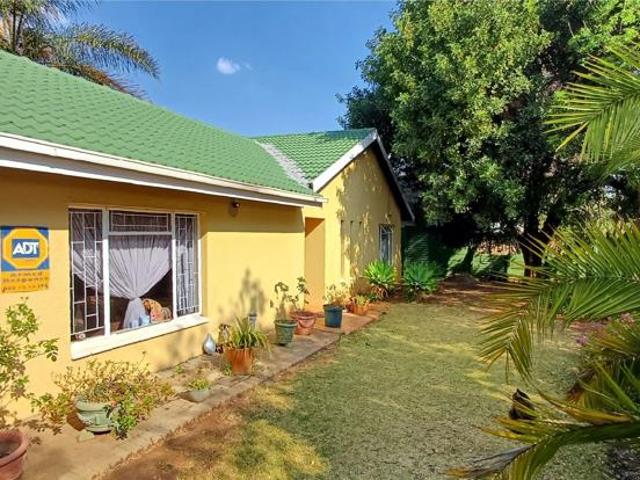 House for rent in Waterkloof, Gauteng