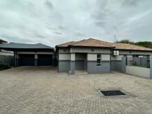 House for rent in Waterkloof, Gauteng
