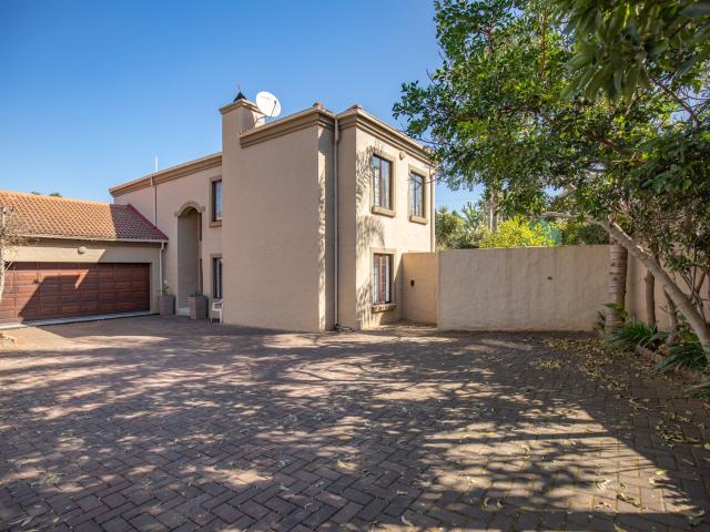 House for sale in Waterkloof, Gauteng