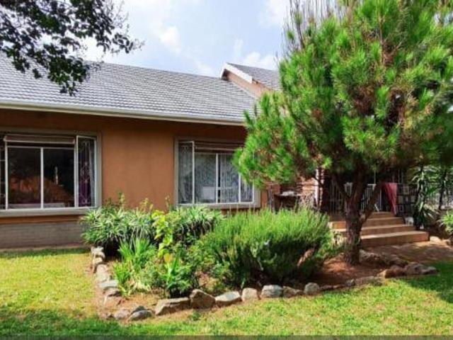 House for sale in Farrarmere, Benoni