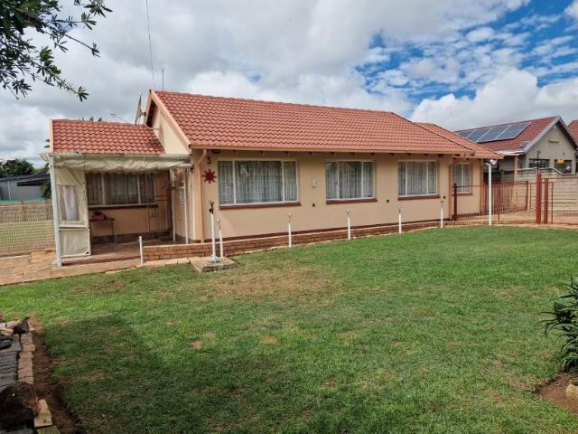 House for sale in Mohlakeng, Gauteng