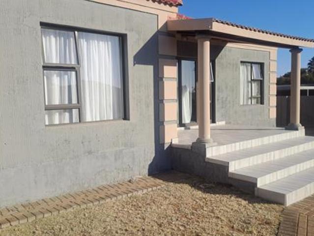 Townhouse for sale in Dr Kenneth Kaunda, North West