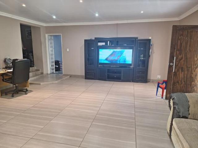 House for sale in Klerksdorp, Matlosana Local Municipality
