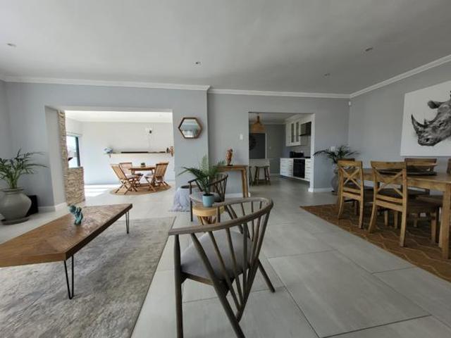 House for rent in Jeffreys Bay, Kouga Local Municipality