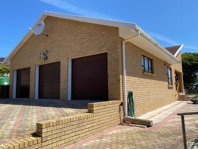 House for sale in Groot Brak Rivier, Western Cape