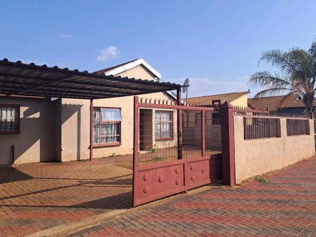 House for rent in Waterkloof, Gauteng