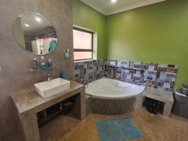 House for sale in Rustenburg Local Municipality, Bojanala Platinum District Municipality