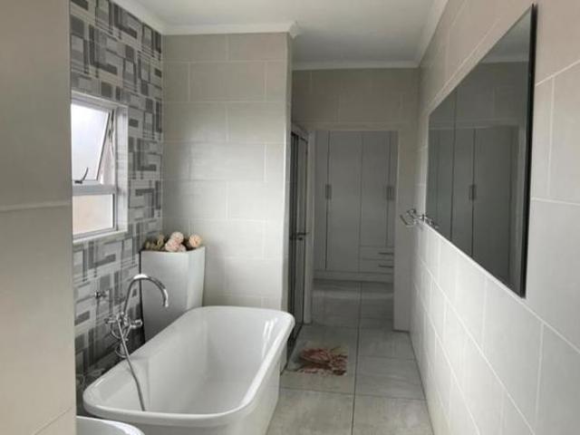 House for rent in Waterkloof, Gauteng