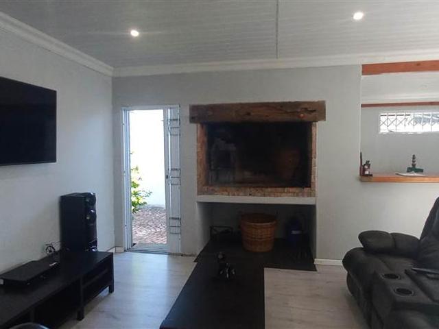 House for sale in Cape Town, Northern Suburbs