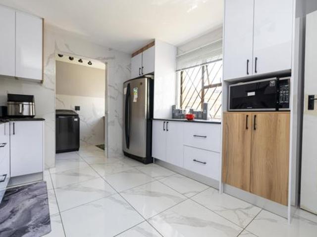 House for sale in Halfway Gardens, Midrand