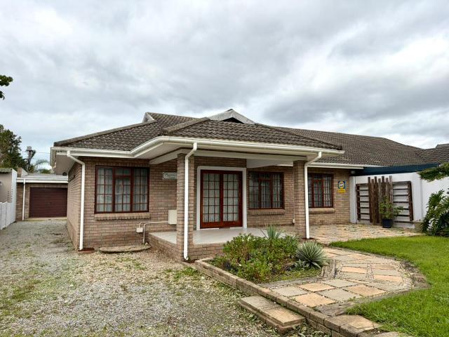 House for sale in Groot Brak Rivier, Western Cape