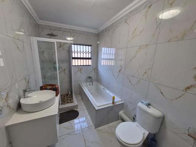 House for rent in Waterkloof, Gauteng