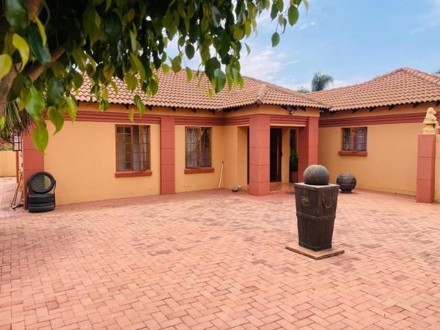 House for sale in Akasia, Gauteng